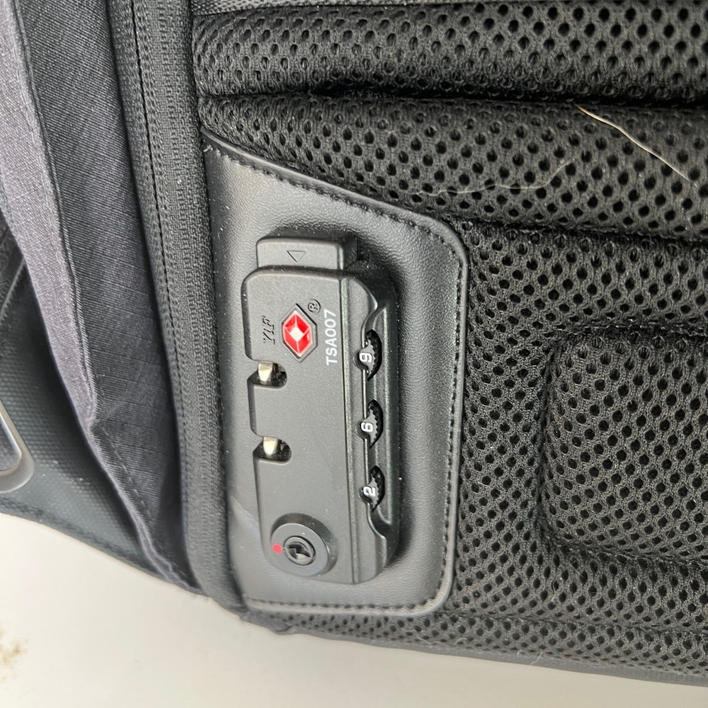 Bluetooth Backpack bookbag Great Gray KUWOW Bluetooth Tracking bag like New - Picture 2 of 12